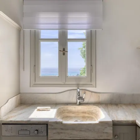 Ainar Nyaraló Tínos